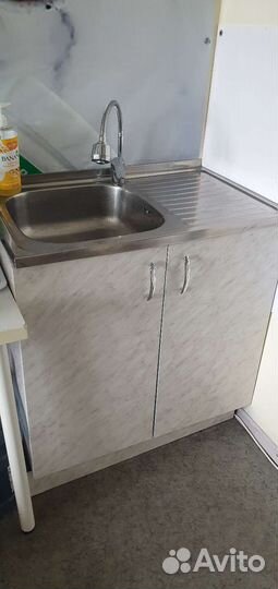 Кухонная мойка с тумбой со смесителем