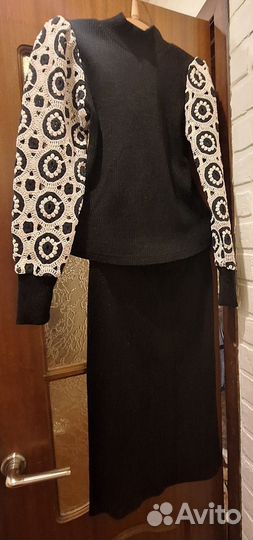 Трикотажный костюм с юбкой 44р
