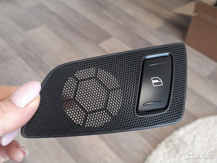 Кнопка стеклоподъемника Skoda Octavia A5 зад левая