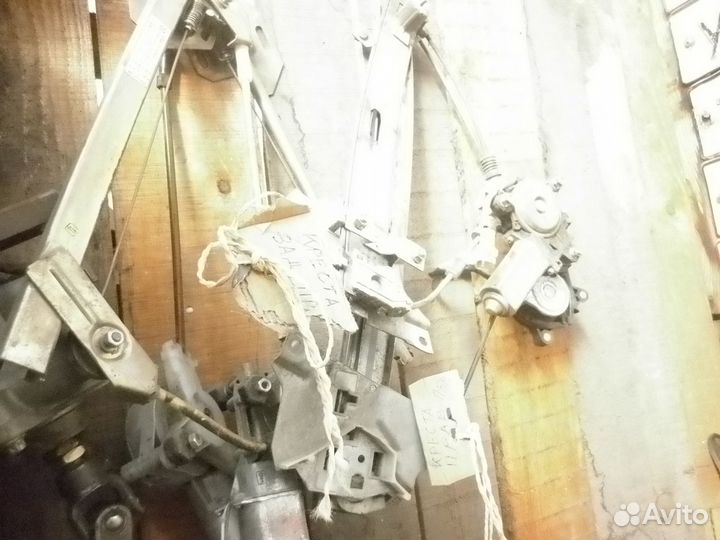 Продаю стеклоподъемники тойота креста