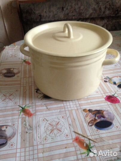 Кастрюля эмалированная новая