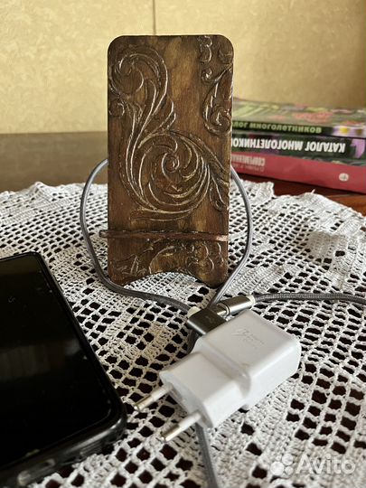Подставка для телефона из дерева