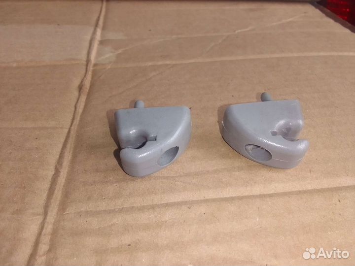 Фиксатор солнцезащитного козырька Chevrolet Aveo