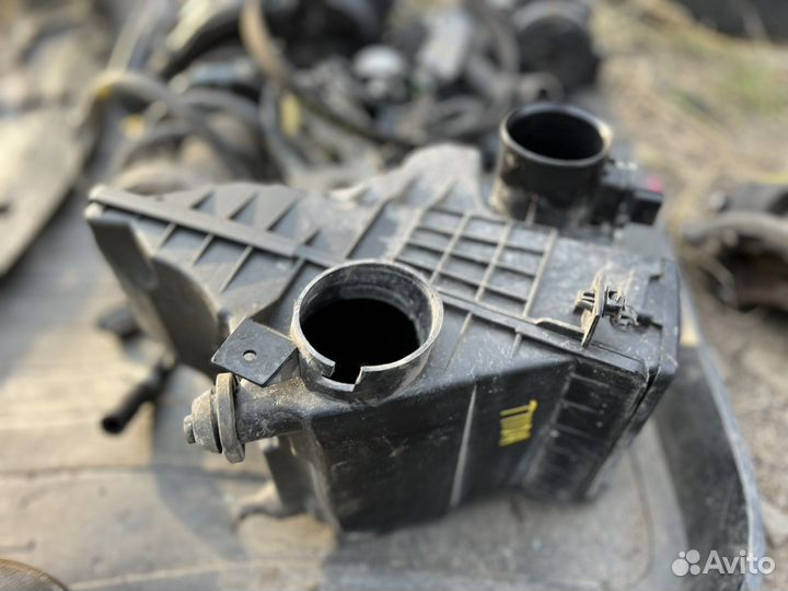 Корпус воздушного фильтра Nissan Tiida C11 европа