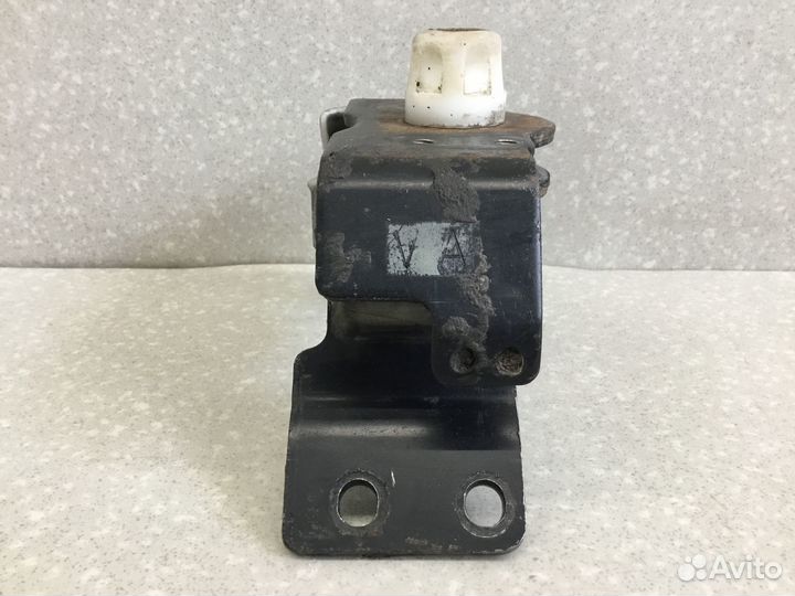 Опора двигателя задняя Toyota Land Cruiser (120)