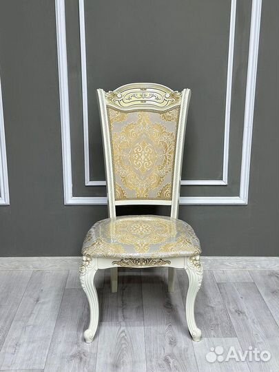 Стол обеденный. В наличии