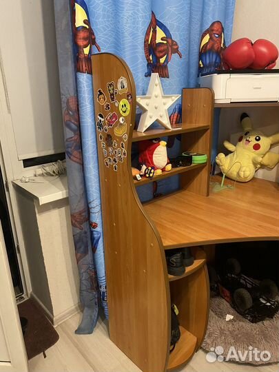 Угловой письменный стол