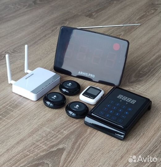 Кнопка вызова официанта, часы, табло, пуль, репите