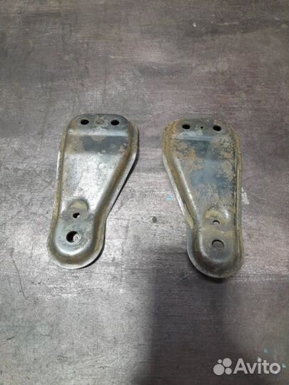 Крепление рычага подвески Skoda Fabia 6Y2 AME 2001