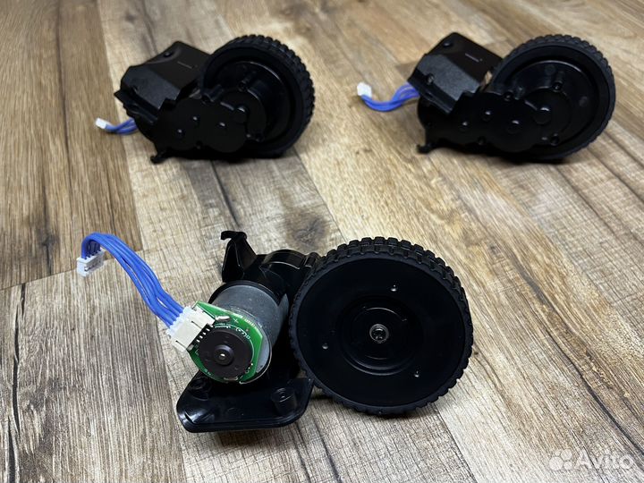 Колесо левое (L) 360 Robot Vacuum Cleaner C50