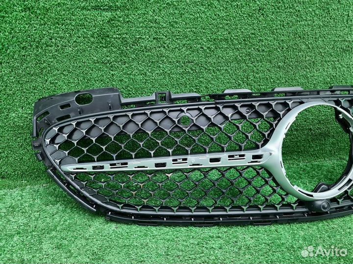 Решетка радиатора Mercedes-Benz C-Class