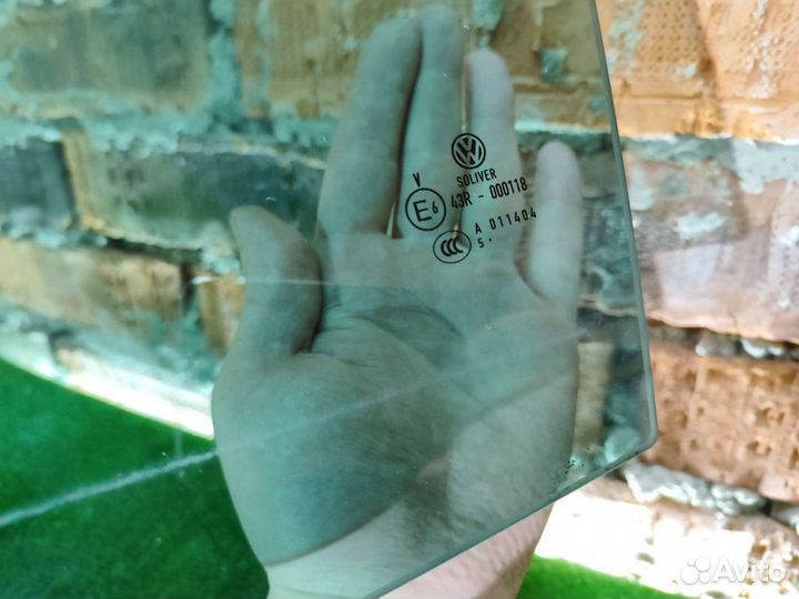 Стекло двери задней левой Volkswagen Passat B6