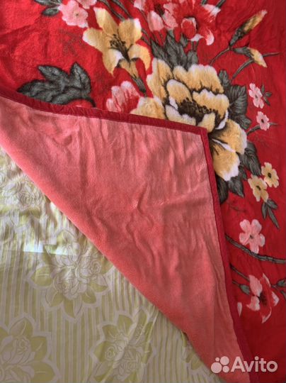 Пледы и покрывало