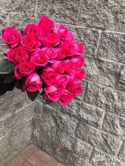 25 розовых роз