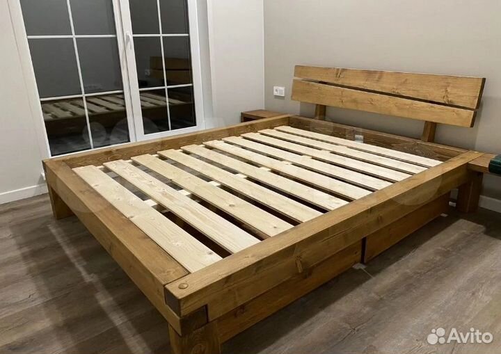 Кровать из массива