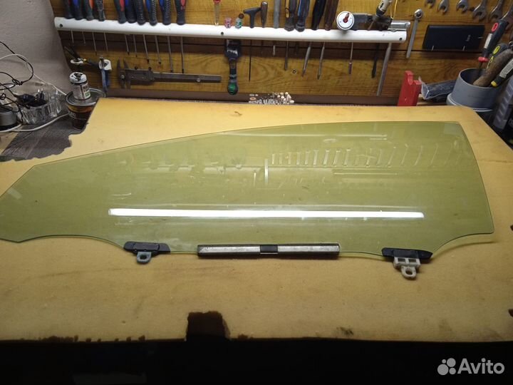 Стекло левое переднее тайота калдина 2004