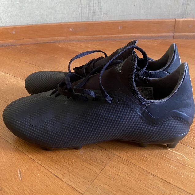 Футбольные бутсы adidas