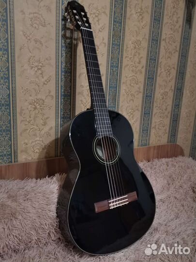 Классическая гитара yamaha c40 вместе с чехлом