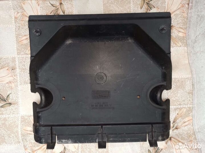 Крышка короба аккумулятора Mercedes-Benz Vito W638