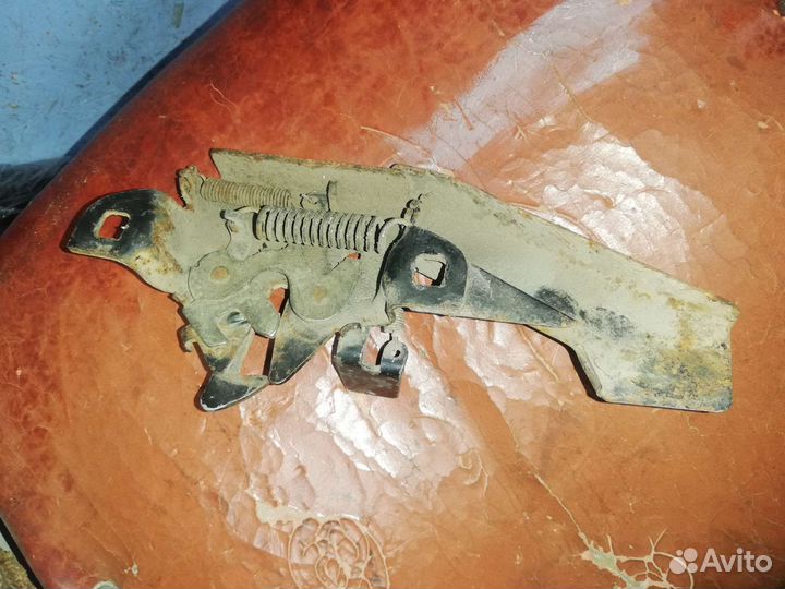 Замок капота Опель Фронтера А