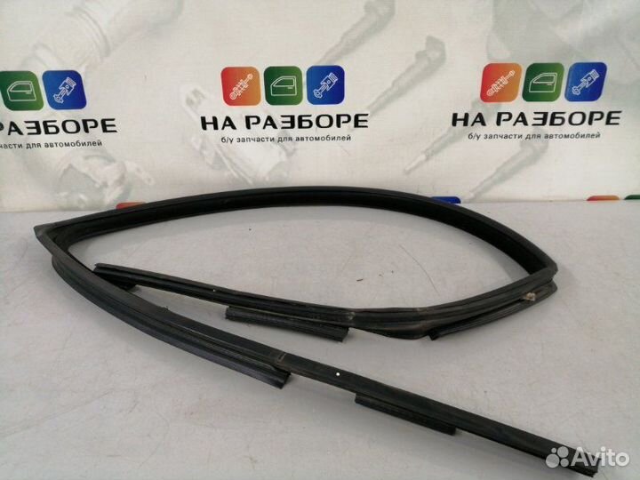 Уплотнительная резинка стекла двери передняя