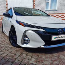 Toyota Prius PHV 1.8 CVT, 2017, 64 500 км, с пробегом, цена 2 420 000 руб.