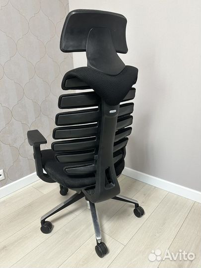 Компьютерное кресло руководителя