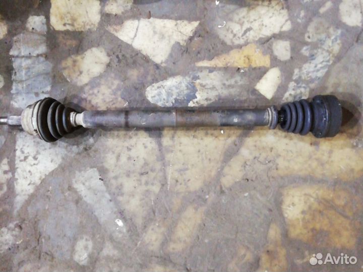Привод передний правый Volkswagen Golf 3