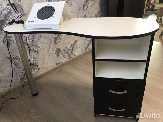 Стол для маникюра с вытяжкой