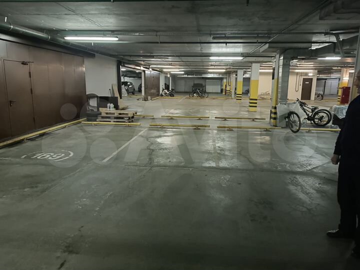 Машиноместо, 13 м²