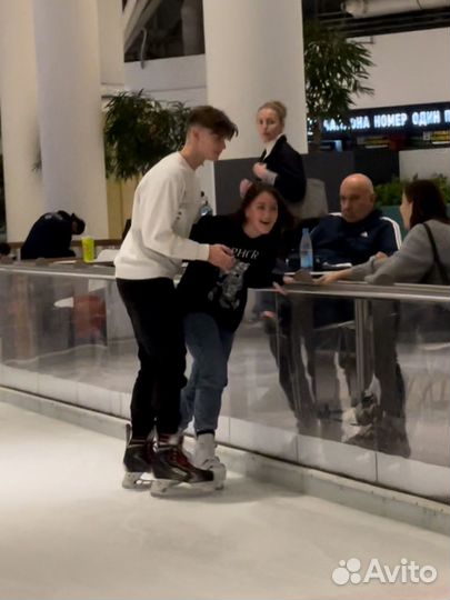 Тренер по катанию на коньках