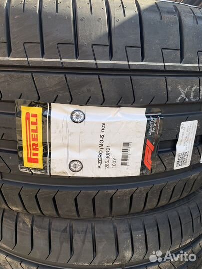 Pirelli P Zero PZ4 285/30 R21 100Y
