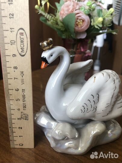 Фарфоровая статуэтка