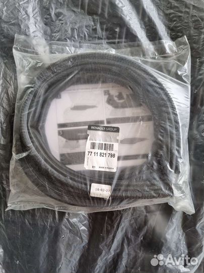 Уплотнитель капота Renault duster 2