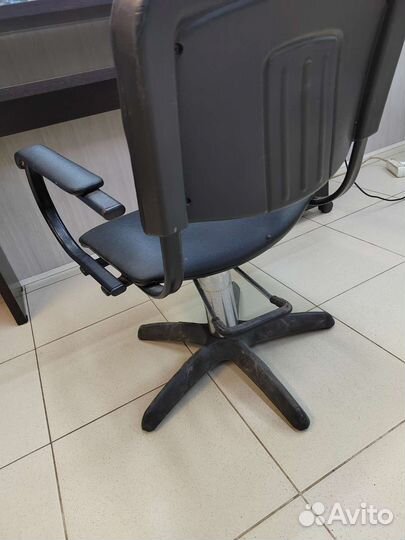 Парикмахерское кресло бу