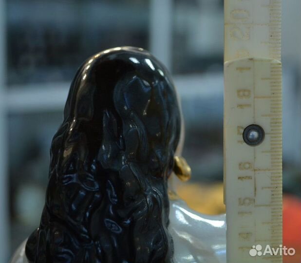 Фарфоровая статуэтка- Цыганка Земфира сидящая