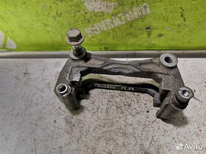 Скоба суппорта переднего Ниссан Теана