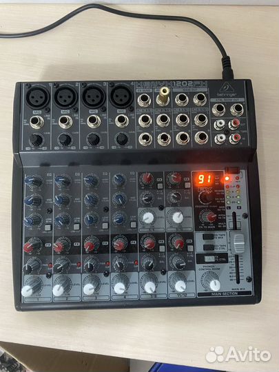 Микшерный пульт Behringer Xenyx 1202fx