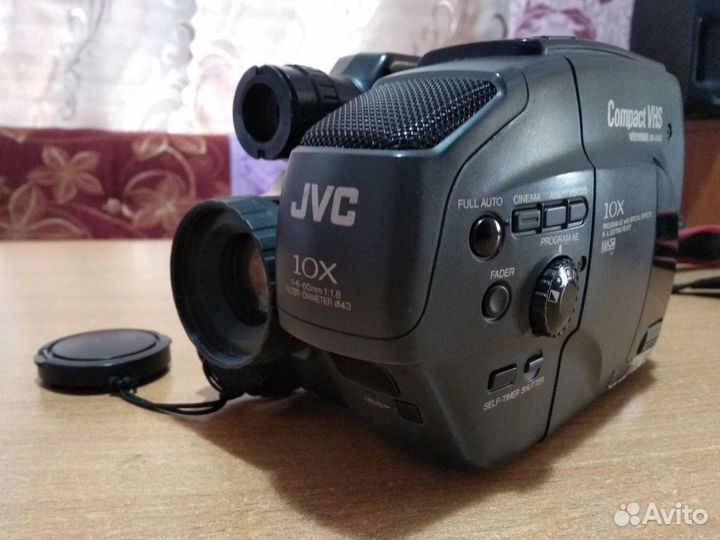 Видеокамера JVC GR-AX43