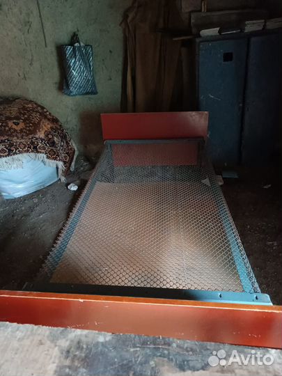 Продаётся кровать СССР с сеткой
