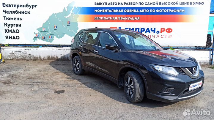 Стекло двери задней левой Nissan X-Trail (T32) 823