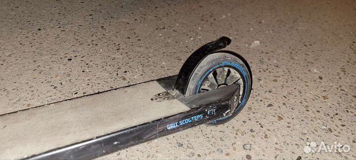 Трюковой самокат Grit