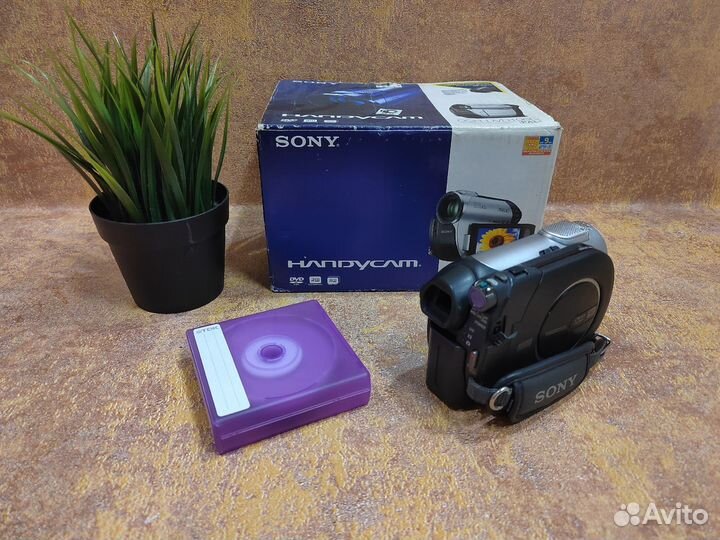 Видеокамера Sony DCR-DVD106E