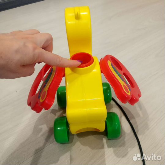 Игрушка каталка Уточка-несушка