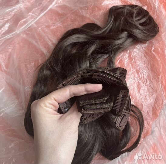 Волосы на заколках