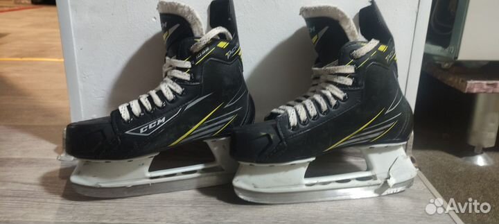 Коньки хоккейные