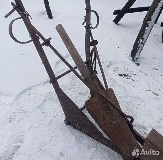 Соха под лошадь и соха ручная. Плуг