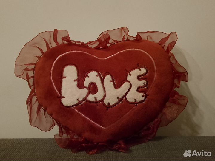 Продаётся мягкая игрушка в форме сердца