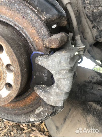 Суппорт задний правый Volkswagen Jetta 6