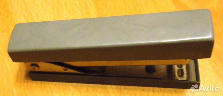 Степлер и прибор для кнопок советского периода